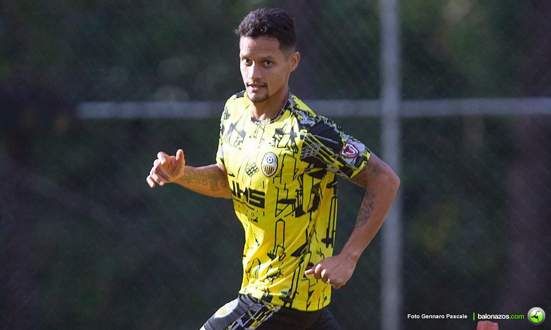 Deportivo Táchira anunció el fichaje de Roberto Rosales