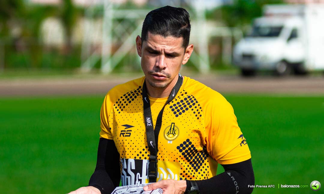 Adrián Sánchez asistente técnico