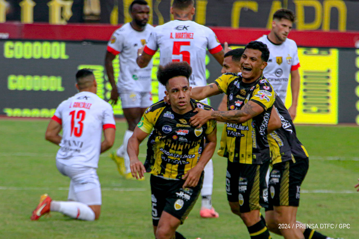 Táchira hizo los deberes y venció 2-0 a la UCV